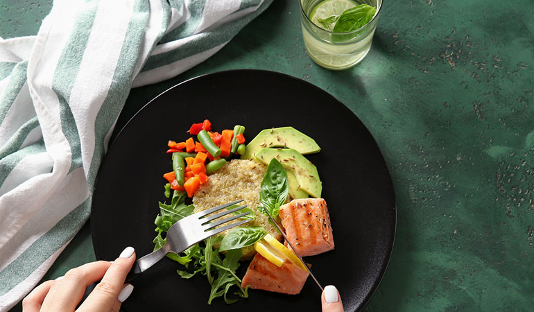 متخصص تغذیه تهران | رژیم غذایی آنلاین | دکتر مریم سبکتکین | راه‌های بازگشت به خورد و خوراک بعد از درمان سرطان