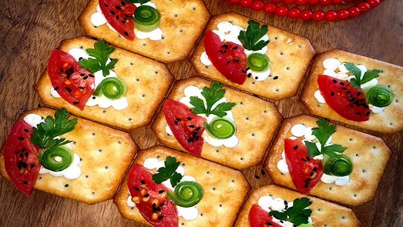 متخصص تغذیه تهران | رژیم آنلاین تهران | کراکره سبوس‌دار با پنیر